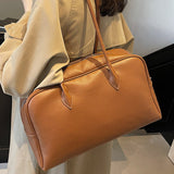 Linea Classic | Structured Shoulder Bag with Zip Closure